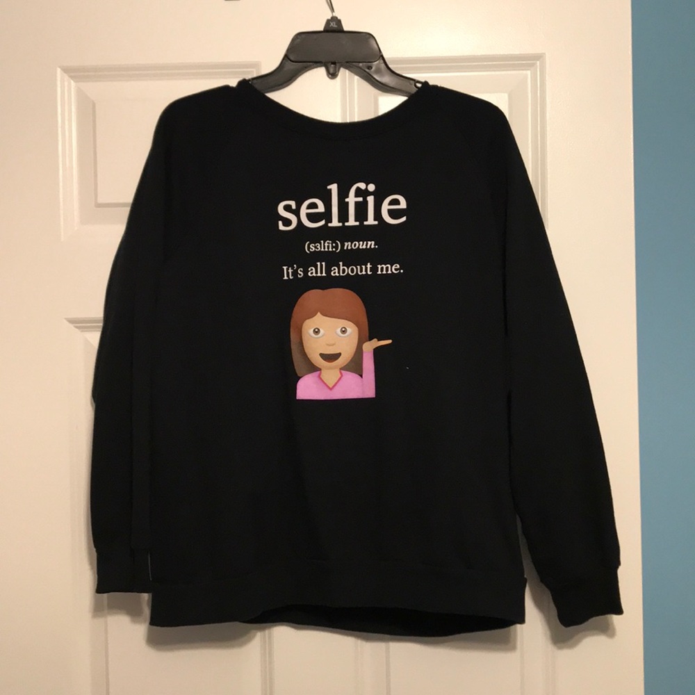 “Selfie” sweater